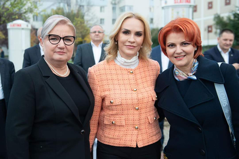 Siminica Mirea (senator de Olt), alături de Gabriela Firea (ministrul Familiei și Egalității de Șanse) și Lia Olguța Vasilescu – primar al municipiului Craiova