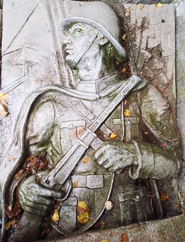 Sculptură realizată în cinstea eroilor din Brebeni de artistul plastic Theodor Sellu (1906-1978) în anii 70 ai secolului XX.